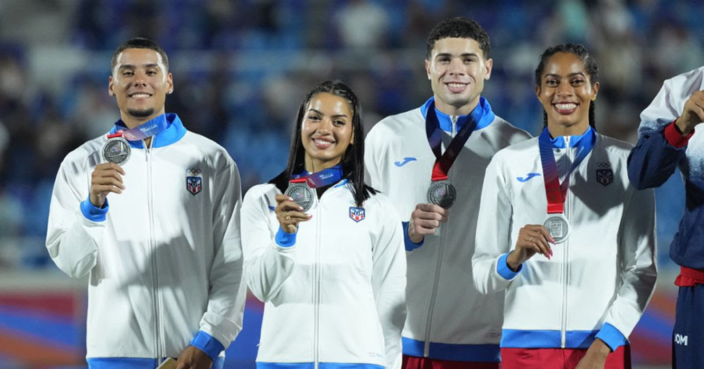 Equipo de Puerto Rico en relevo mixto 4x400
